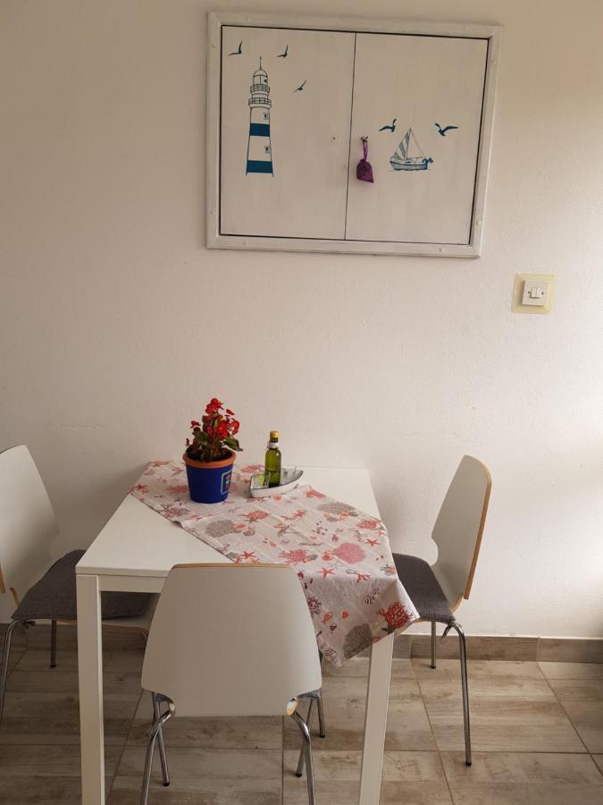 Apartments Dora And Tonka Krk Porat  Eksteriør billede