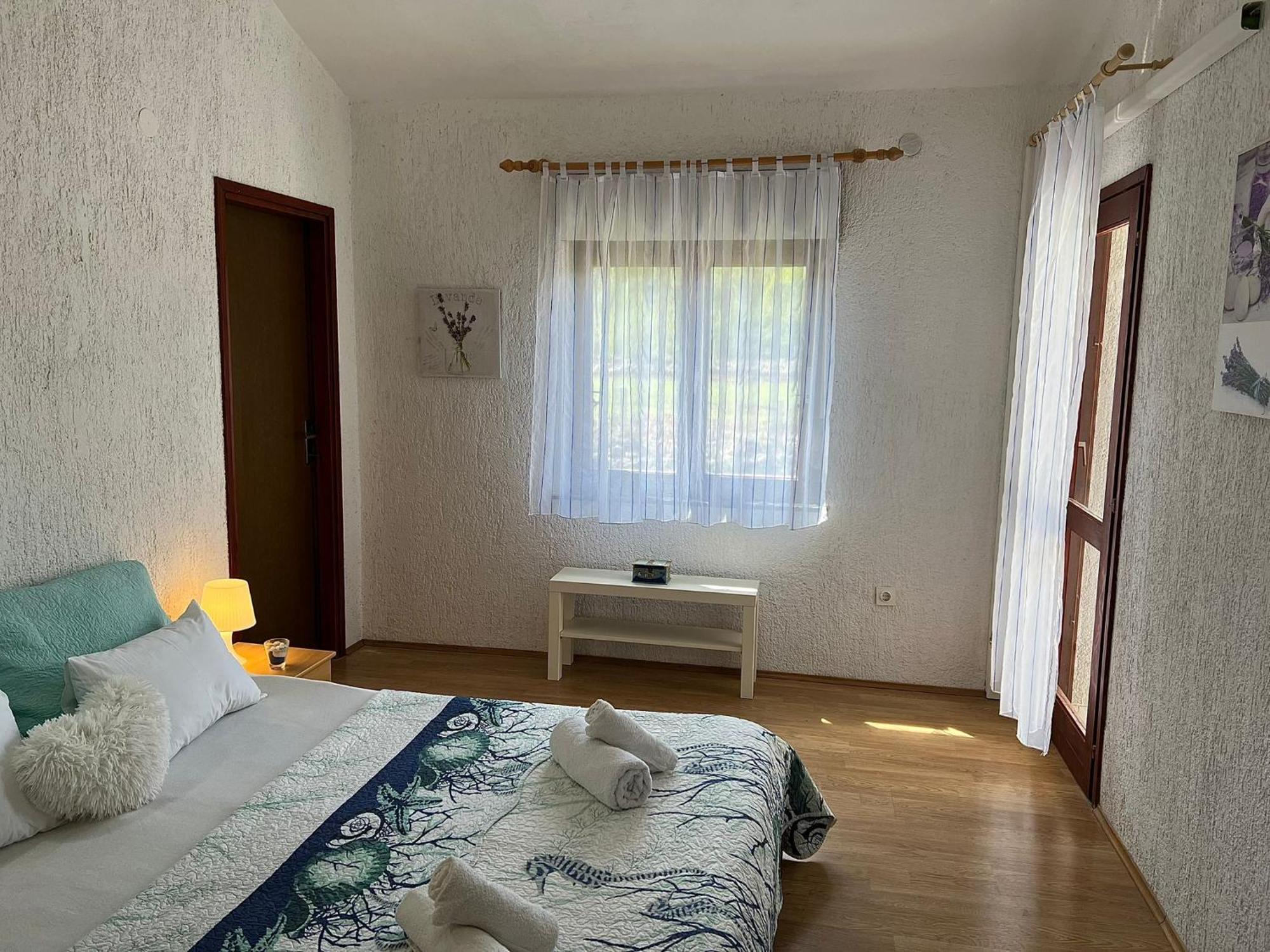 Apartments Dora And Tonka Krk Porat  Eksteriør billede